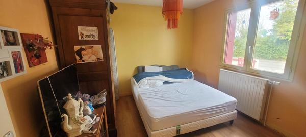 Très belle maison Néo Bretonne avec de beaux volumes proche des commodités.