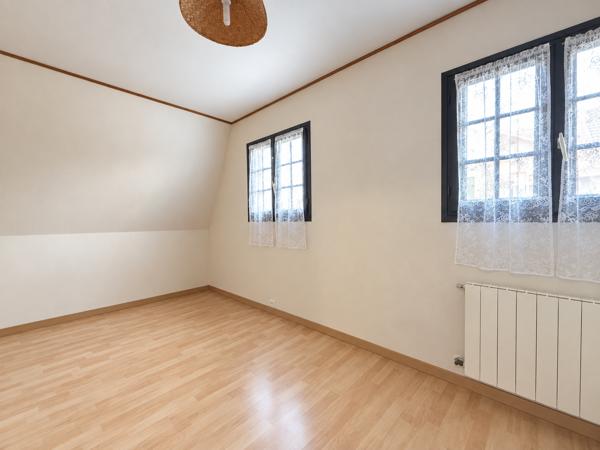 PAVILLON F6 - 100 M² - DRANCY