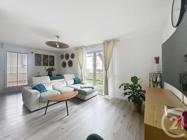 Appartement F4 à vendre  4 pièces - 72,65 m 2   NOISY LE GRAND  - 93