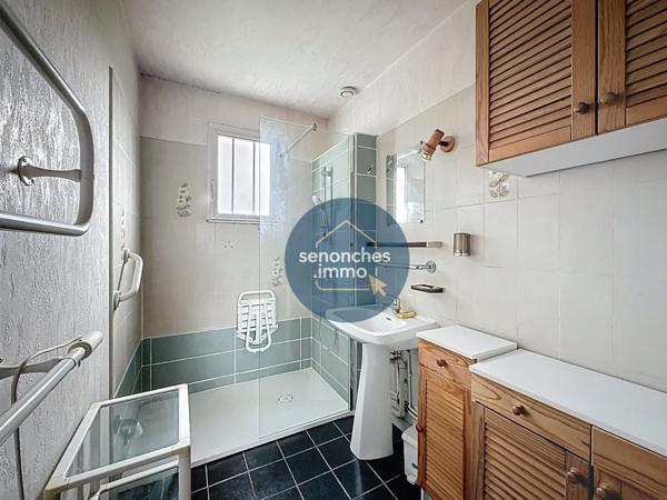 Pavillon de 88 m² avec jardin à vendre à Senonches (28250) : 3 chambres, garage, grande terrasse, potentiel d'aménagement.