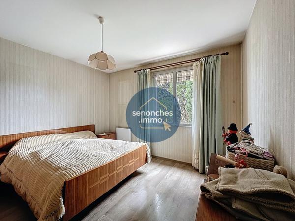 Pavillon de 88 m² avec jardin à vendre à Senonches (28250) : 3 chambres, garage, grande terrasse, potentiel d'aménagement.