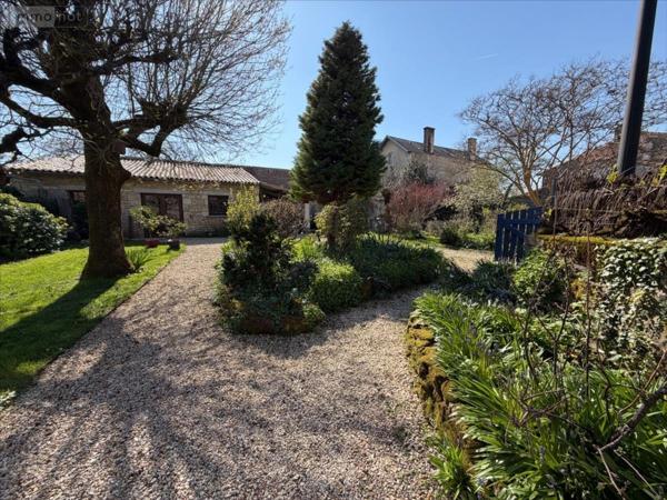 Maison restaurée à vendre à Échiré dans les Deux-Sèvres (79410), ref : 79066-1093661