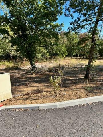 Terrain de 3 137 m²