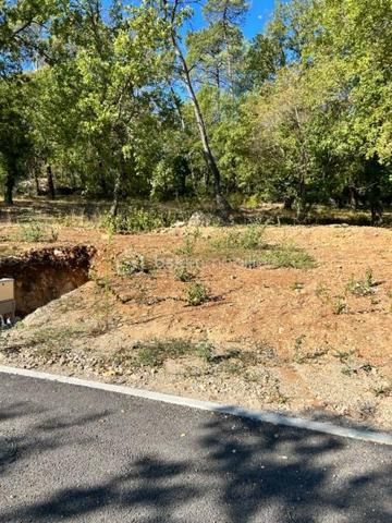 Terrain de 3 137 m²