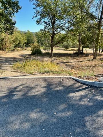 Terrain de 3 137 m²