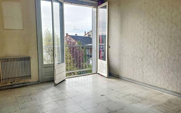Appartement à vendre    3 pièces •  Montluçon