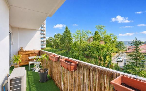 Appartement à vendre    5 pièces • 104 m2 Tassin-la-Demi-Lune