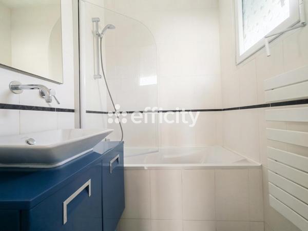 Maison
         5 pièces
        - 100 m² Exclusivité 257 250 € *