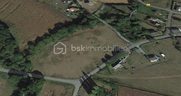 Terrain de 1 200 m²
