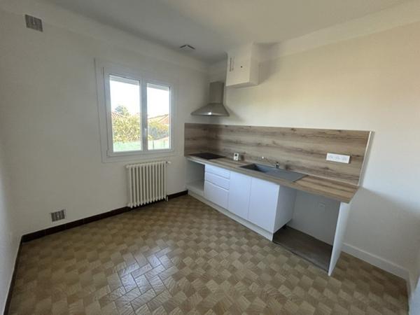 Maison à louer 1 000 € CC Aureilhan 4 p 81 m² DPE D