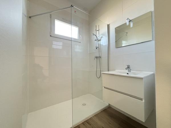Maison à louer 1 000 € CC Aureilhan 4 p 81 m² DPE D