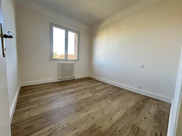 Maison à louer 1 000 € CC Aureilhan 4 p 81 m² DPE D