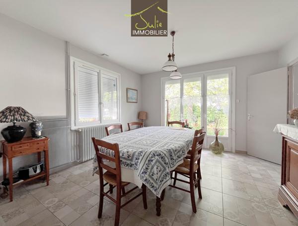 Plain-pied à 5min de BRESSUIRE sur 543m² de terrain. 3 chambres et garage.