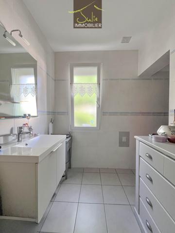 Plain-pied à 5min de BRESSUIRE sur 543m² de terrain. 3 chambres et garage.