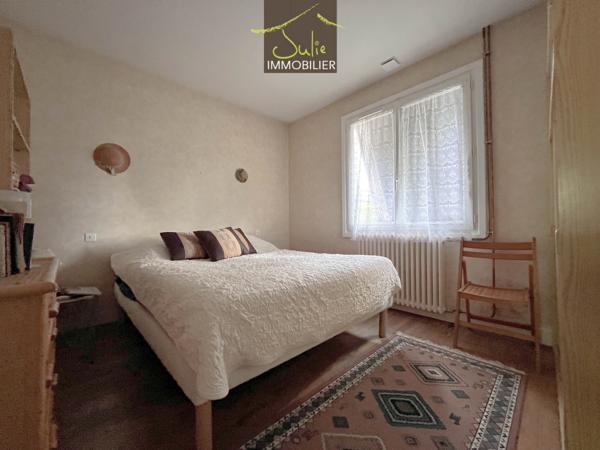 Plain-pied à 5min de BRESSUIRE sur 543m² de terrain. 3 chambres et garage.