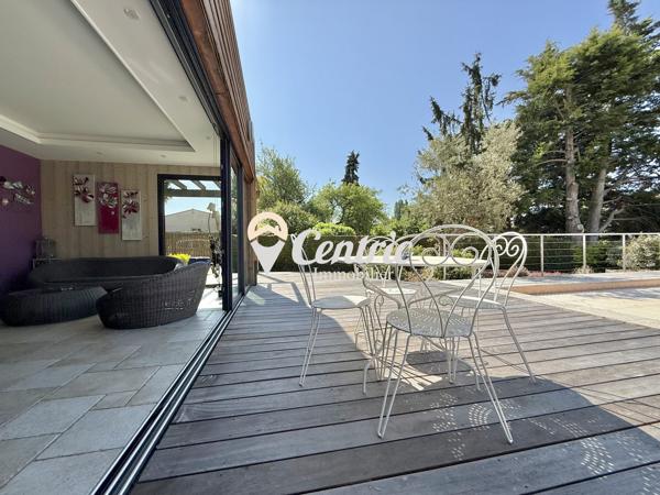 Maison contemporaine avec piscine