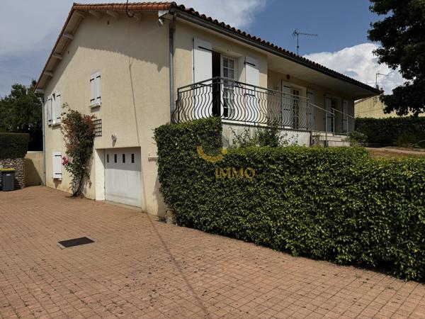 Maison familiale sur sous-sol à deux pas du lac et des commerces