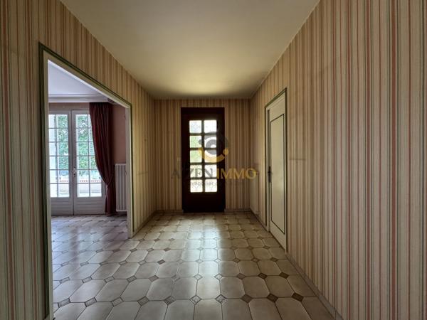 Maison familiale sur sous-sol à deux pas du lac et des commerces