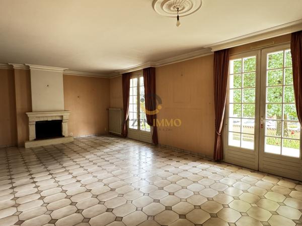 Maison familiale sur sous-sol à deux pas du lac et des commerces