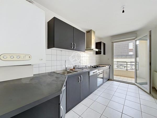 GRAND T4 EN ETAGE ELEVE AVEC BALCONS, CAVE ET GARAGE