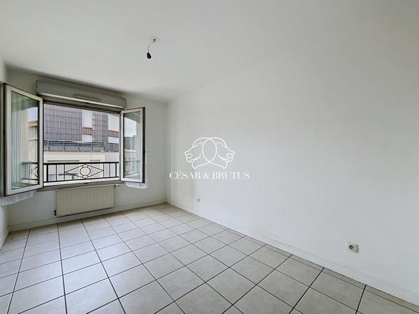 GRAND T4 EN ETAGE ELEVE AVEC BALCONS, CAVE ET GARAGE