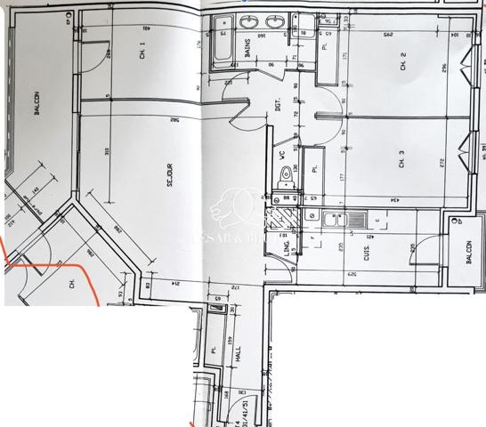 GRAND T4 EN ETAGE ELEVE AVEC BALCONS, CAVE ET GARAGE