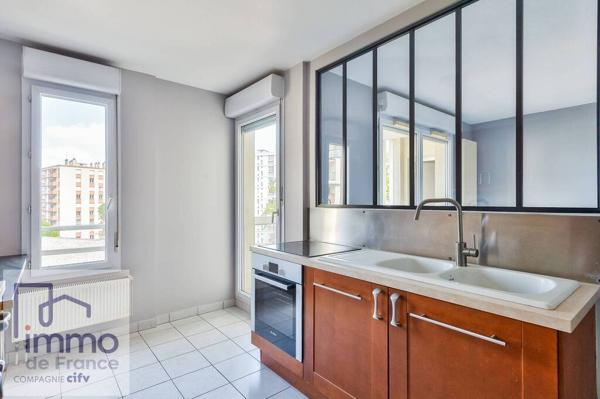 VILLEURBANNE à la limite du 3éme Arrdt (FERRANDIERE - MAISONS-NEUVES). F2 de 50m² + Balcon avec Cave et Garage fermé.