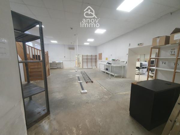 Immeuble
                                                                                                                                                
                                                                                                                                                
                                                                                                                                                
                                                    
                                                                                                                                                                                                                                                                                                                        900  m²                                                                                                                                                                                                         3 etage(s)