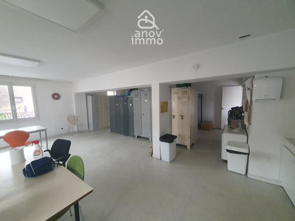 Immeuble
                                                                                                                                                
                                                                                                                                                
                                                                                                                                                
                                                    
                                                                                                                                                                                                                                                                                                                        900  m²                                                                                                                                                                                                         3 etage(s)