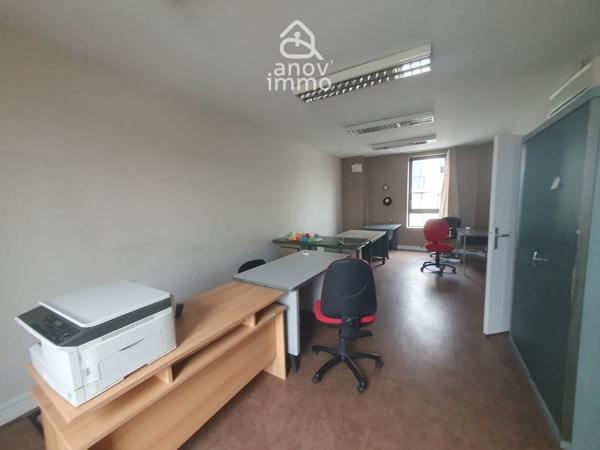 Immeuble
                                                                                                                                                
                                                                                                                                                
                                                                                                                                                
                                                    
                                                                                                                                                                                                                                                                                                                        900  m²                                                                                                                                                                                                         3 etage(s)