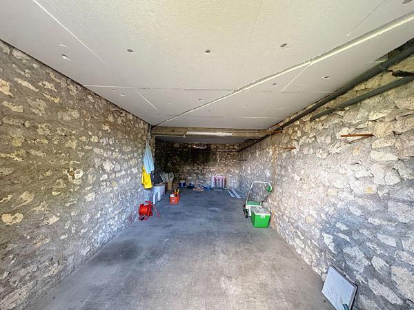 Maison familiale 3 chambres avec jardin et garage, proche commodités à Saumur