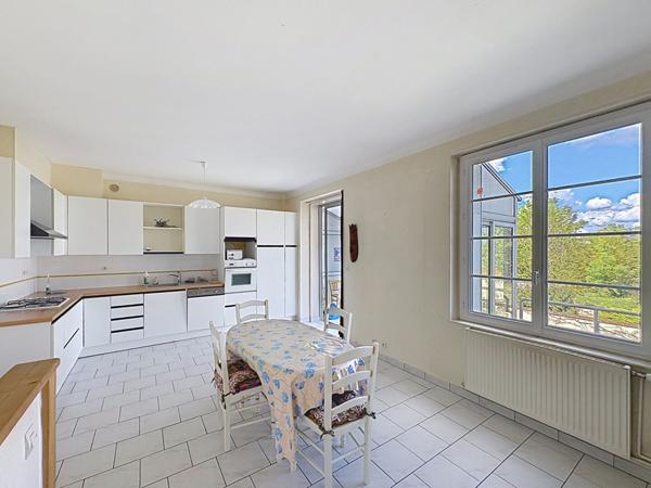 Maison familiale 3 chambres avec jardin et garage, proche commodités à Saumur