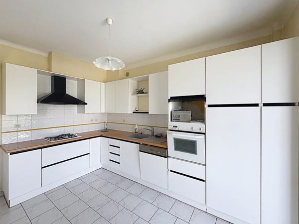 Maison familiale 3 chambres avec jardin et garage, proche commodités à Saumur