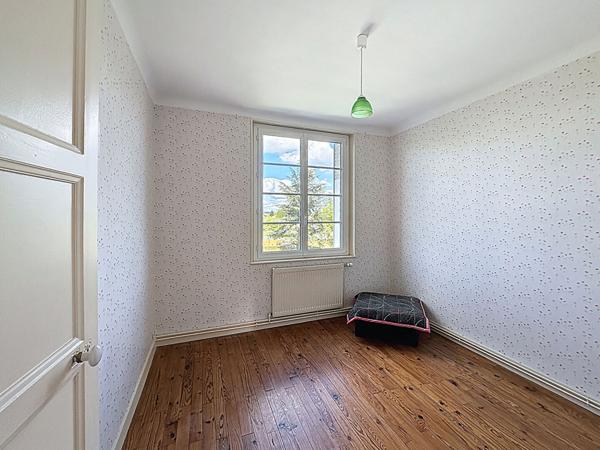 Maison familiale 3 chambres avec jardin et garage, proche commodités à Saumur