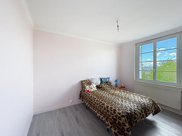 Maison familiale 3 chambres avec jardin et garage, proche commodités à Saumur