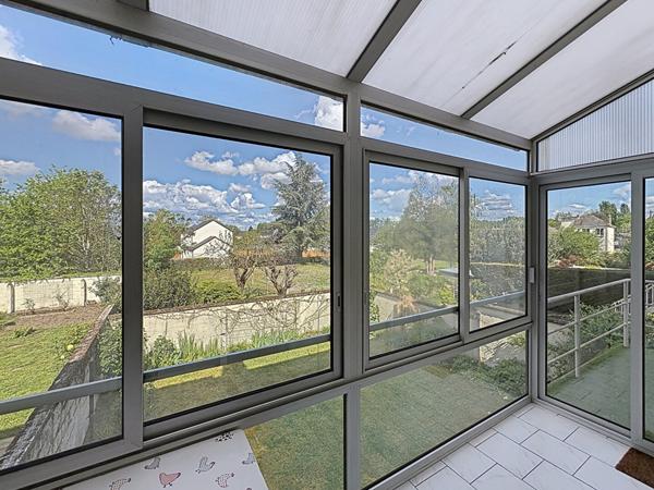 Maison familiale 3 chambres avec jardin et garage, proche commodités à Saumur