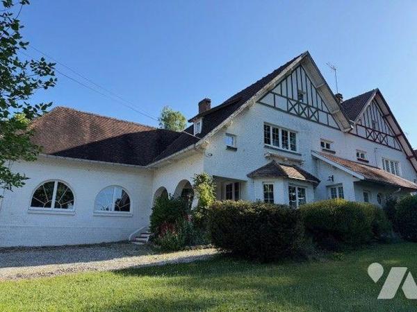 Maison à Vendre à Auxi-le-Château (62390) en Pas-de-Calais (62)

Cette maison de 170 m² habit...