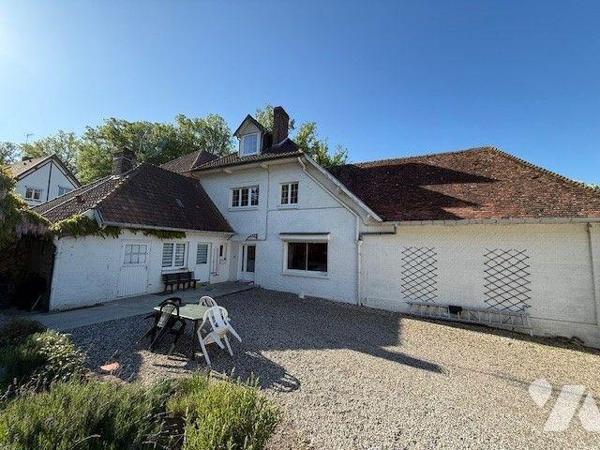 Maison à Vendre à Auxi-le-Château (62390) en Pas-de-Calais (62)

Cette maison de 170 m² habit...