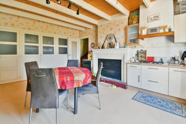 Maison à vendre 6 pièces proche de SURGERES (17)- Dépendances et terrain 3 900 m²