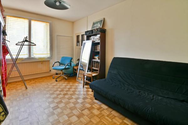 Maison à vendre 6 pièces proche de SURGERES (17)- Dépendances et terrain 3 900 m²