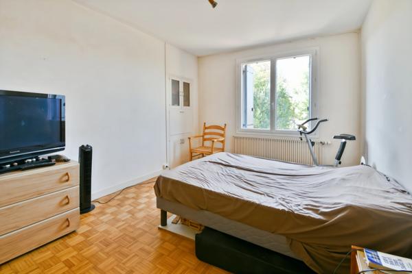 Maison à vendre 6 pièces proche de SURGERES (17)- Dépendances et terrain 3 900 m²