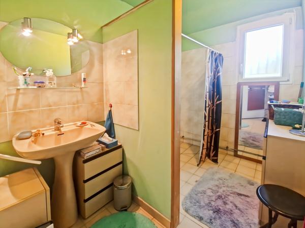 Maison à vendre 6 pièces proche de SURGERES (17)- Dépendances et terrain 3 900 m²