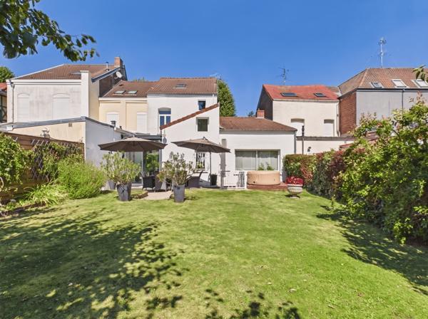 Maison
         7 pièces
        - 192 m² 389 000 € *