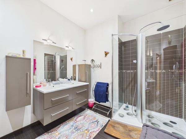 Maison
         7 pièces
        - 192 m² 389 000 € *