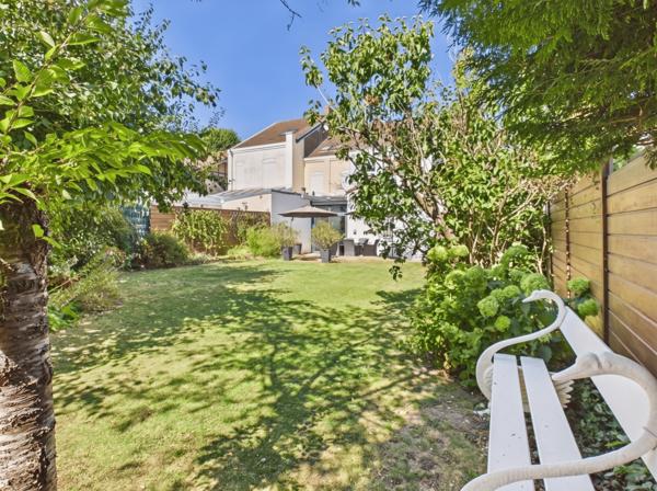 Maison
         7 pièces
        - 192 m² 389 000 € *
