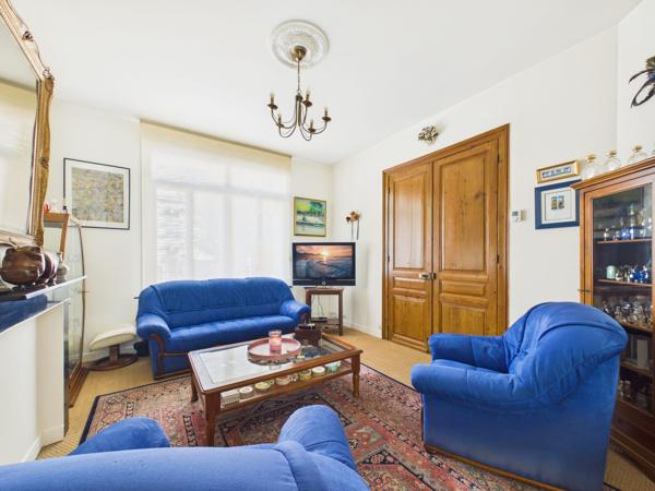 Maison
         7 pièces
        - 192 m² 389 000 € *
