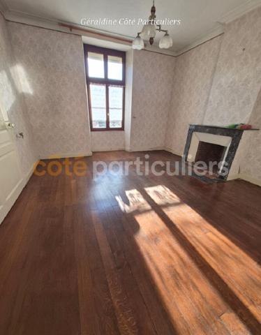 Vente
                Demeure142 m² - 5 Pièces -
                    LISLE EN RIGAULT (55000)