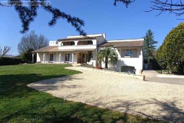 Vente                                                      Maison
                        
                     9 pièces                      242 m2                     à Marmande