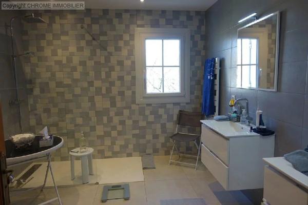 Vente                                                      Maison
                        
                     9 pièces                      242 m2                     à Marmande