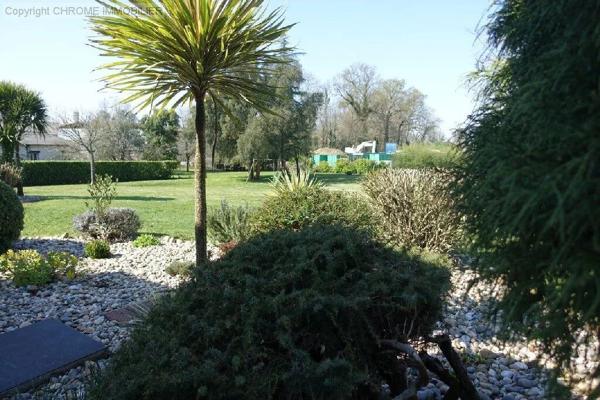 Vente                                                      Maison
                        
                     9 pièces                      242 m2                     à Marmande